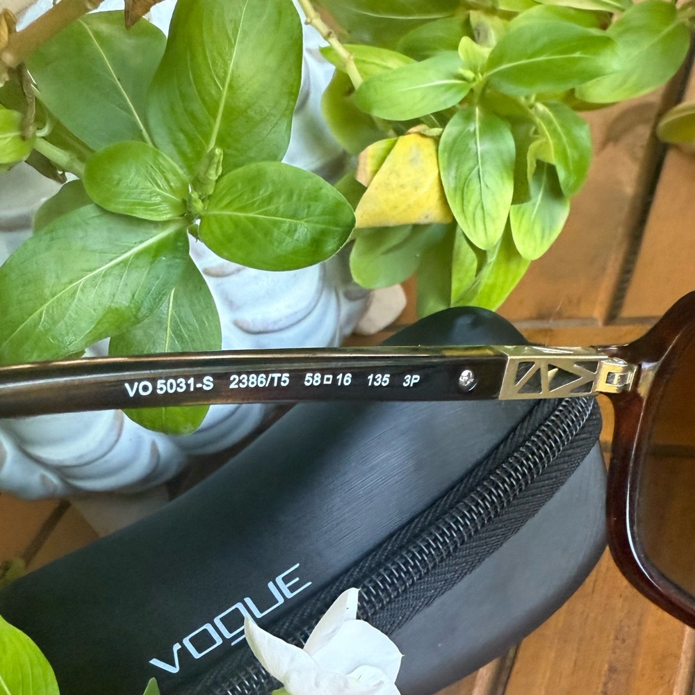 Vogue Polarized Havana Brown Sunglasses & Case ✨EUC Retail $189 - Picture 4 of 9
